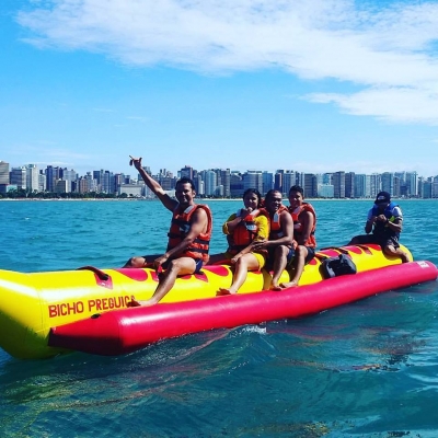 Aventura e curtição com seus amigos! Passeio (25 min) no Banana Boat até 10 pessoas por R$149 com a Acquafly