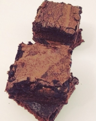 30 Mini Brownies (tamanho da forma 3,5 cm X 3,5 cm) de R$45 por R$29,90