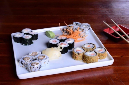 O seu jantar no Villa Jeri! Combinado de 20 peças de Sushi, Hot e Niguri por apenas R$23,90