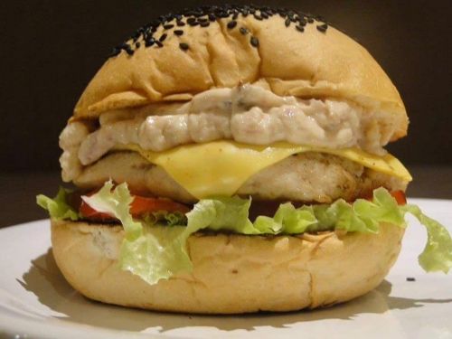 Artesanal e maravilhoso! Qualquer burger (180g de carne artesanal) do cardápio de até R$22,90 por R$12,89 no P-Burn Steak Burger