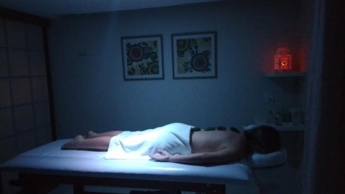 Massagem Mix: momentos de cuidados pessoais! Modeladora, Linfática, Relaxante e Cromoterapia por R$59,90 na Terapon Kliniké