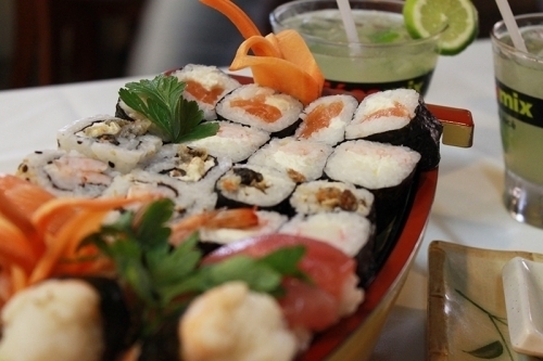 Rodízio de Sushi + Buffet completo (carnes, aves, peixes, massas, guarnições, saladas e mais) para 1 pessoa de até R$60 por R$22,99