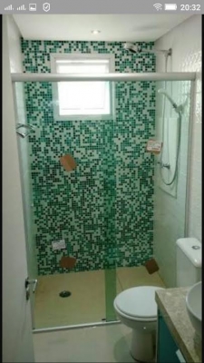 A Alves Vidraçaria vai deixar seu banheiro mais bonito e organizado! Box Frontal para banheiro de até (1,15m x 1,9m) + Cantoneira por R$334,90 