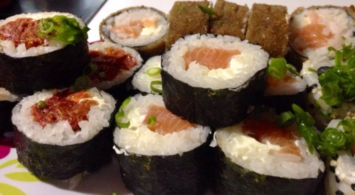 Para você que ama um bom combinado de sushi, temos o certo! Combinado de 20 peças de Sushi por R$25,50 no Sushi de Fátima. Válido para Delivery!