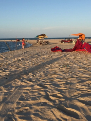 Carnaval na praia e com os amigos é nos Chalés Marambaia, em Uruaú! 4 diárias para até 6 pessoas por R$1599