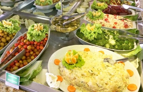 Tradição e sabor na Churrascaria Gheller! Rodízio de Carnes + Buffet Liberado com Sushis, Massas, Pratos Quentes e Saladas por R$27,90 