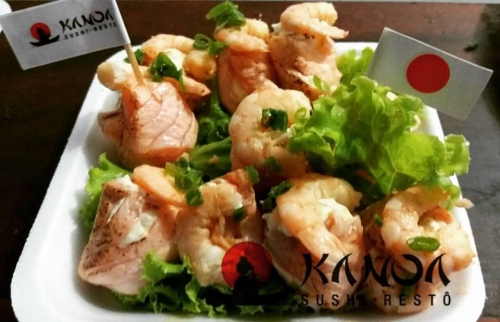 Que tal jantar no Kanoa Sushi Restô hoje? Rodízio de Sushi + Yakissoba + Pasteizinhos + Sunomono para 1 pessoa por R$31,90