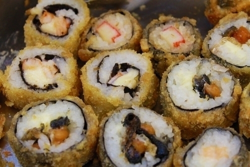 Rodízio de Sushi + Buffet completo (carnes, aves, peixes, massas, guarnições, saladas e mais) para 1 pessoa de até R$60 por R$22,99