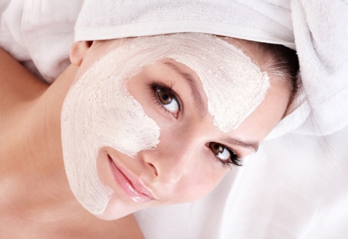 Limpeza de pele facial por sucção + Máscara de Porcelana + Peeling Enzimático + Alta Frequência + Proteção de R$190 por R$29,90