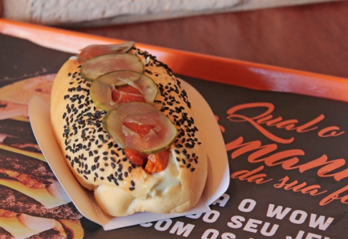 Que tal um hot dog com o sabor inigualável do The Burgers On The Table hoje? 01 Wow Dog (House Dog, Onion Dog ou BBQ Dog) de R$12 por R$7,90 