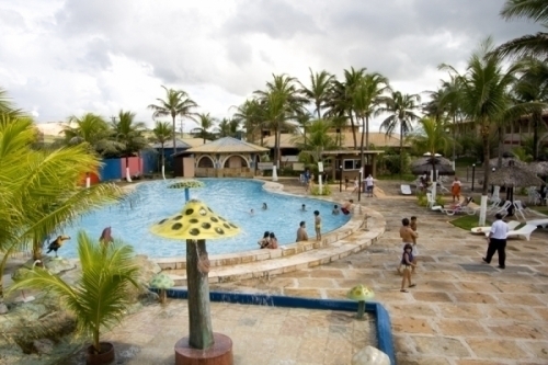 Hospedagem com diversão no Yatacaranha Hotel de Praia! 2 diárias com café da manhã para 2 adultos e até 2 crianças + Acesso ao Ytacaranha Park por R$299